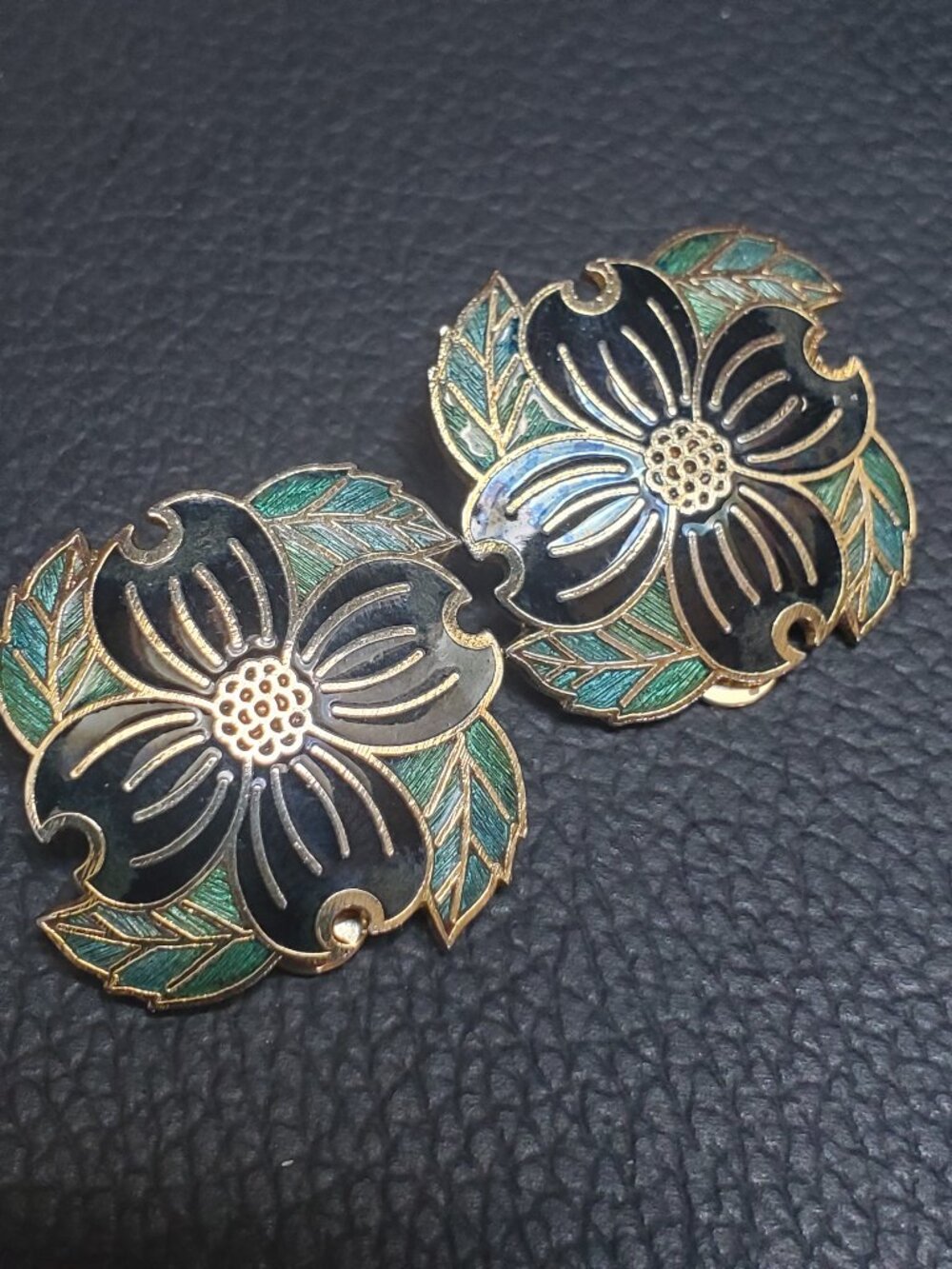 Vintage Champleve Style Enamel Black & Green Dogwood Clip-on Earrings Gold Tone